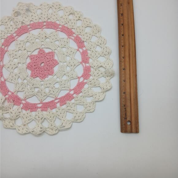 VTG Crochet Lace Doily Doilies Housewarming Gift Handmade Set of 2 Ivory & Pink - Picture 7 of 7